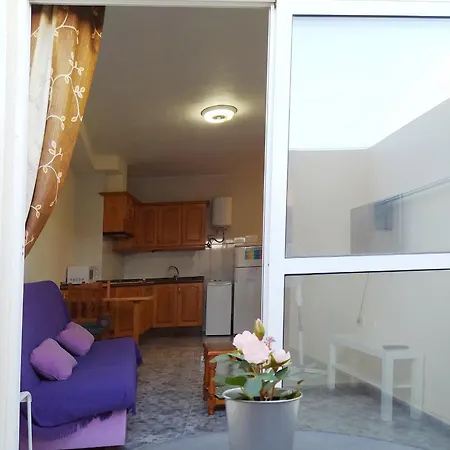 Apartment La *